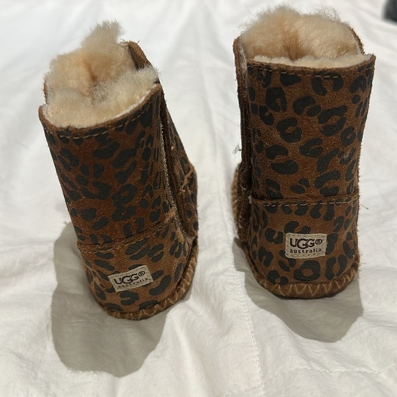 Ugg Cassie Leopard Print Infant Boots 2/3 - Picture 5 of 13